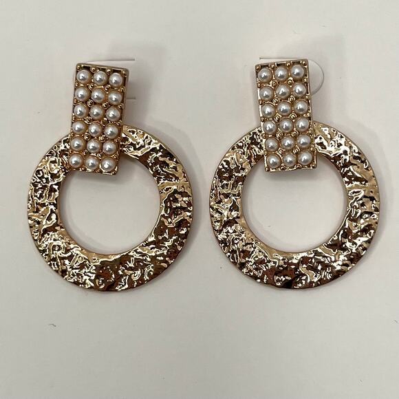 Ettika Fashion Jewelry Gold Round Flat Pearls Pierced Earrings GTE3712 NWT - Picture 1 of 4